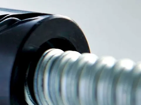 Ball screw shaft with a flanged ball nut
