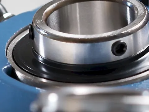 Pillow block flange bearing units with bearing inserts